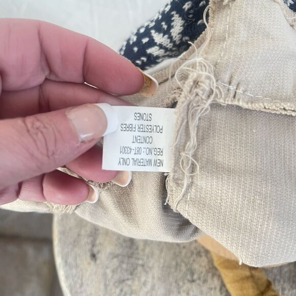 Rare Vintage Female Dog Shelf Sitter Unique Collectible Snowflake Sweater ❄️ - Picture 7 of 7